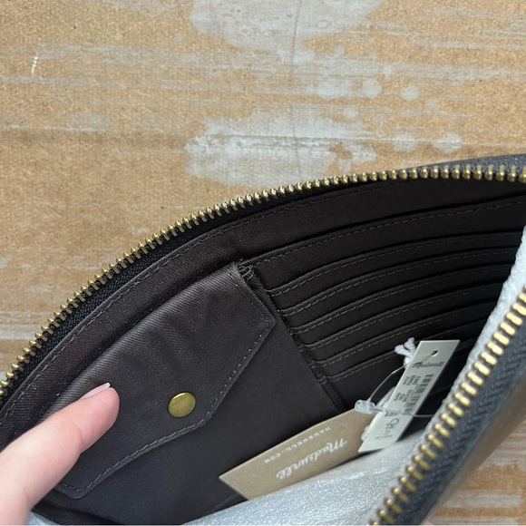 Madewell NWT The Pouch Clutch Leather Black Classic Basic Preppy Casual - Picture 3 of 4